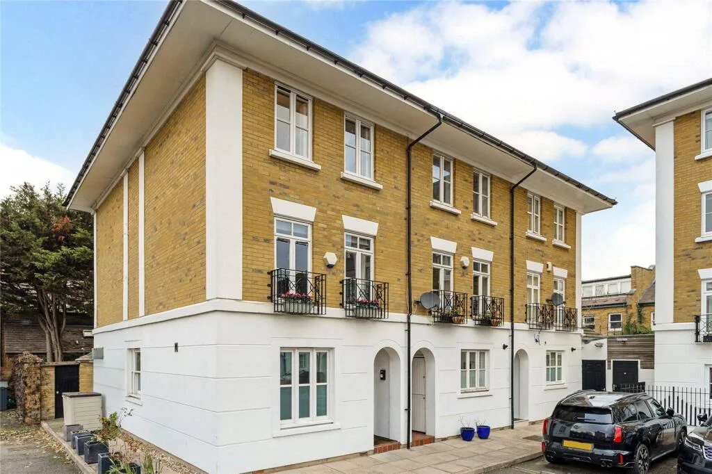 5 bedroom terraced house for rent