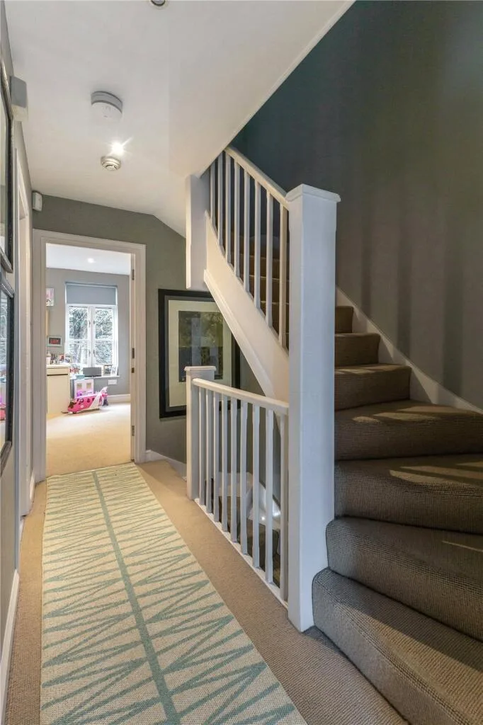 5 bedroom terraced house for rent