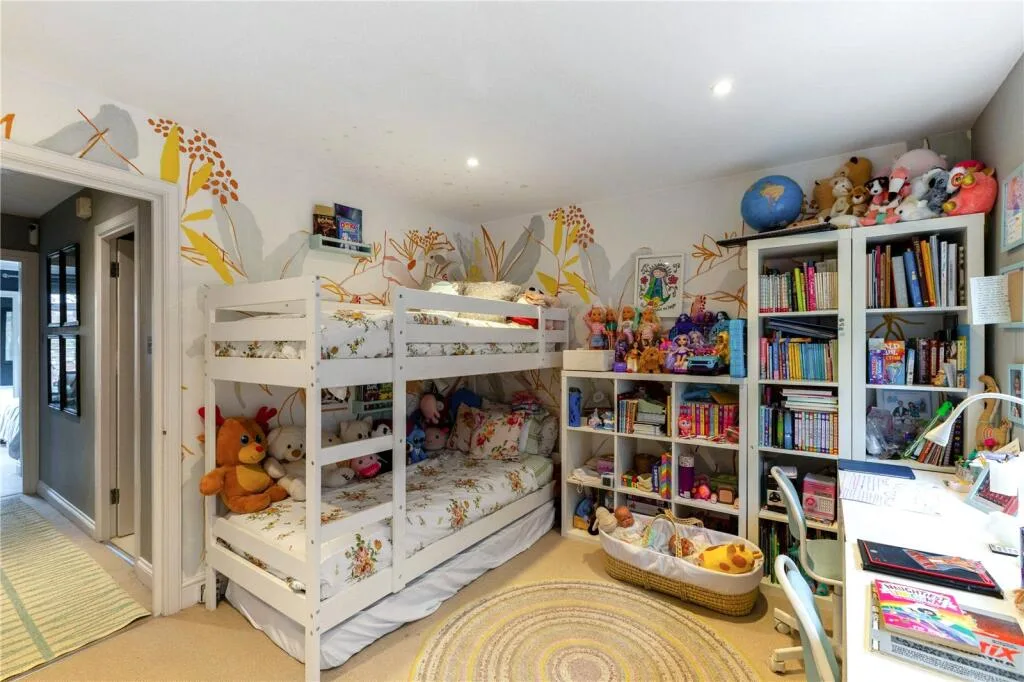 5 bedroom terraced house for rent