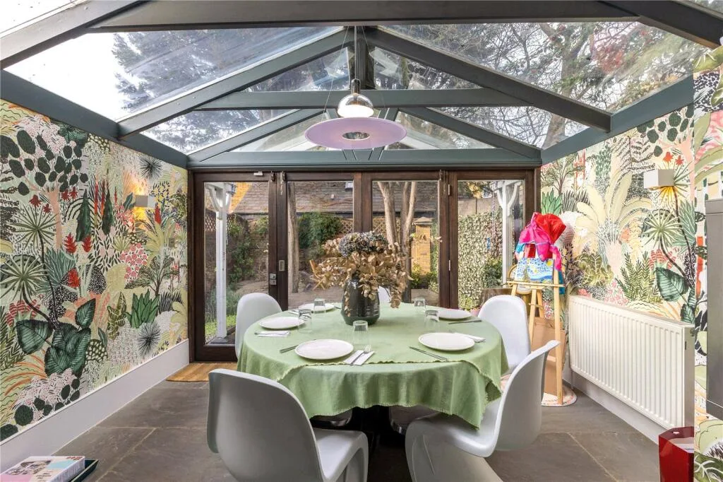 5 bedroom terraced house for rent
