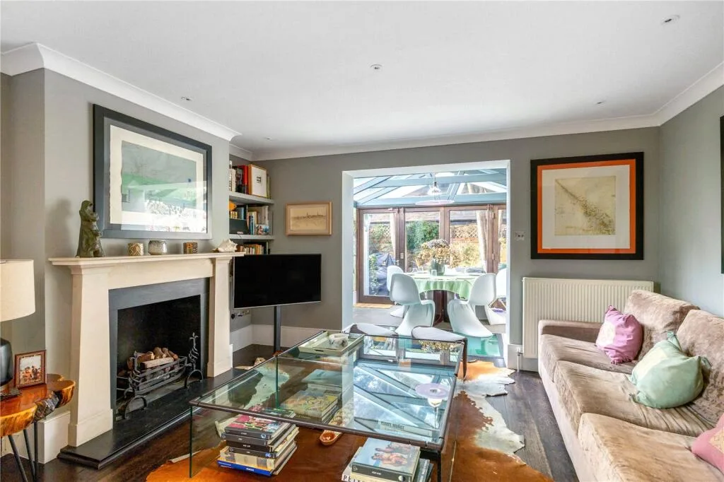 5 bedroom terraced house for rent