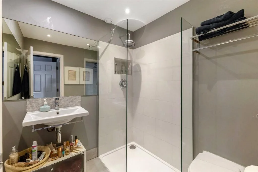 5 bedroom terraced house for rent