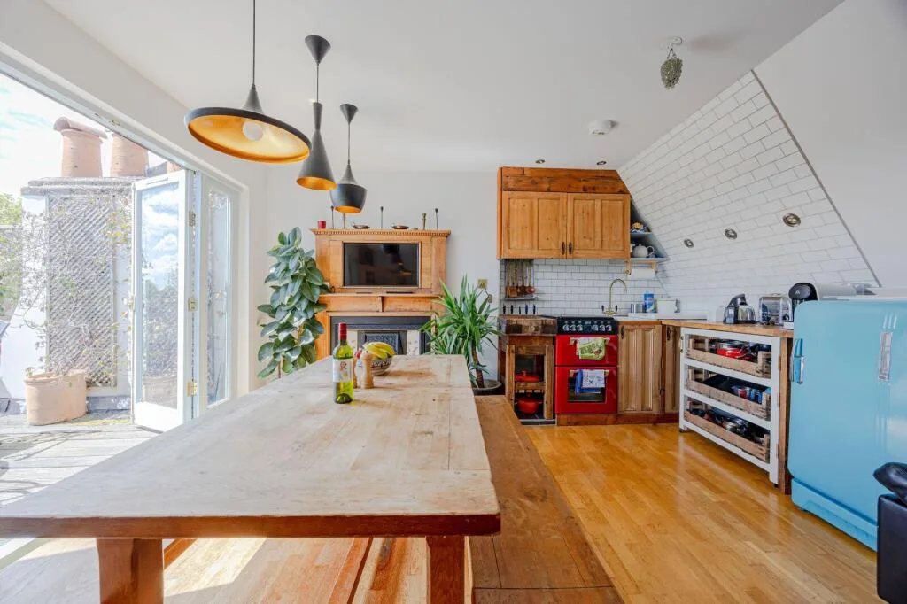 3 bedroom maisonette for rent