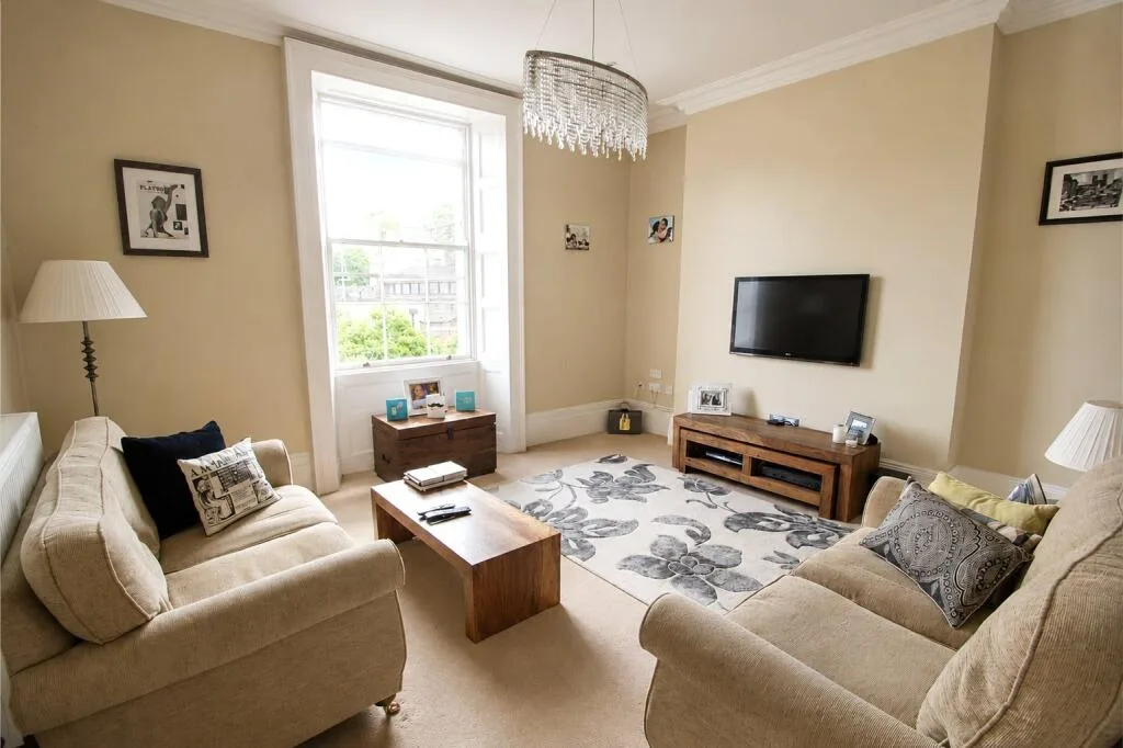 2 bedroom maisonette for rent