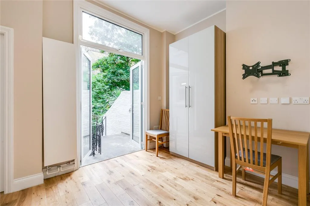 Studio flat for rent