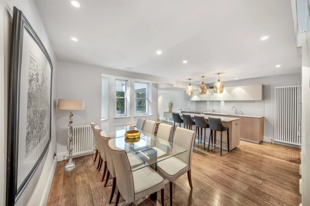 3 bedroom flat for rent
