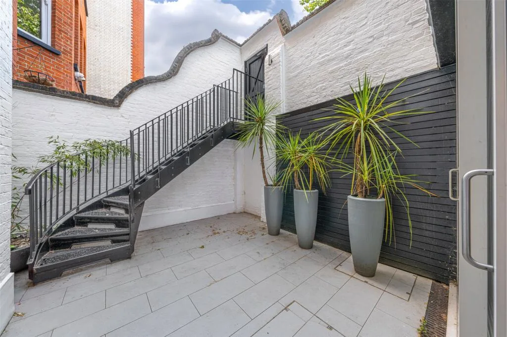 3 bedroom flat for rent