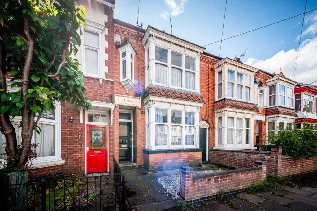 5 bedroom terraced house for rent