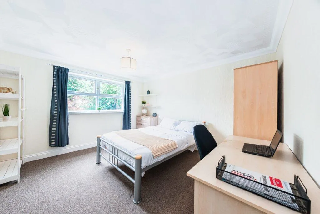 5 bedroom terraced house for rent