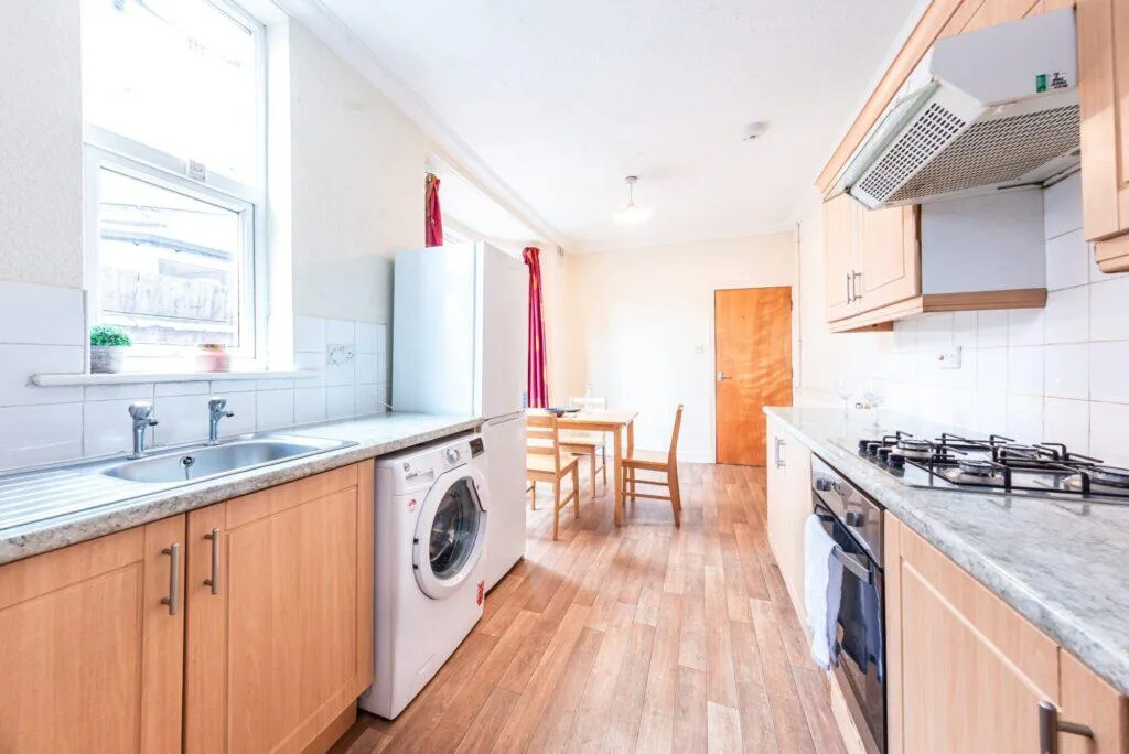 5 bedroom terraced house for rent