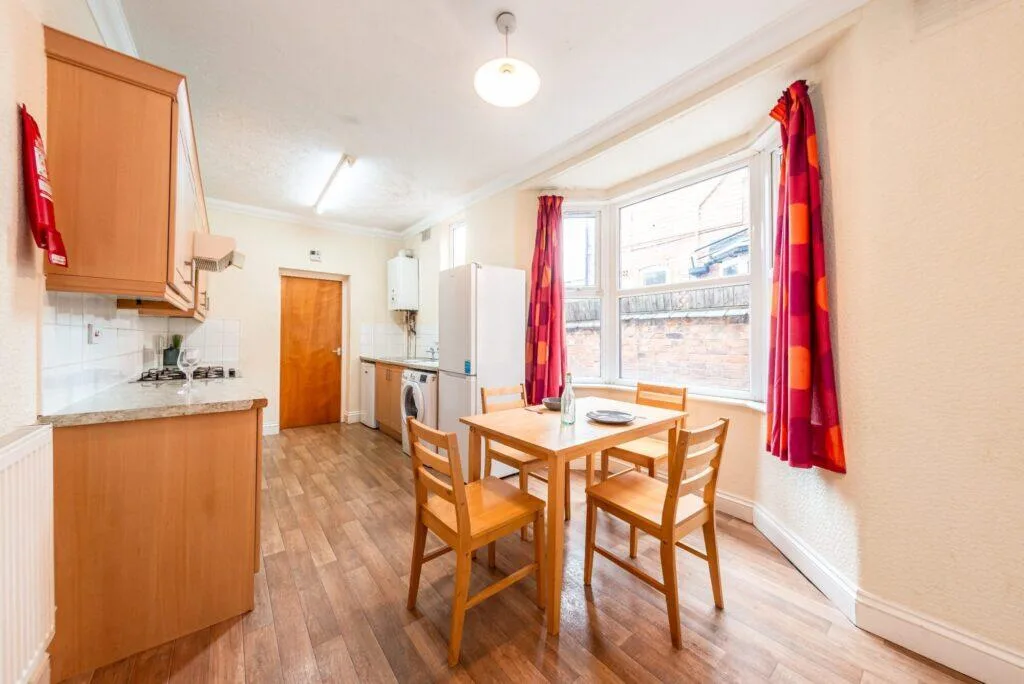 5 bedroom terraced house for rent