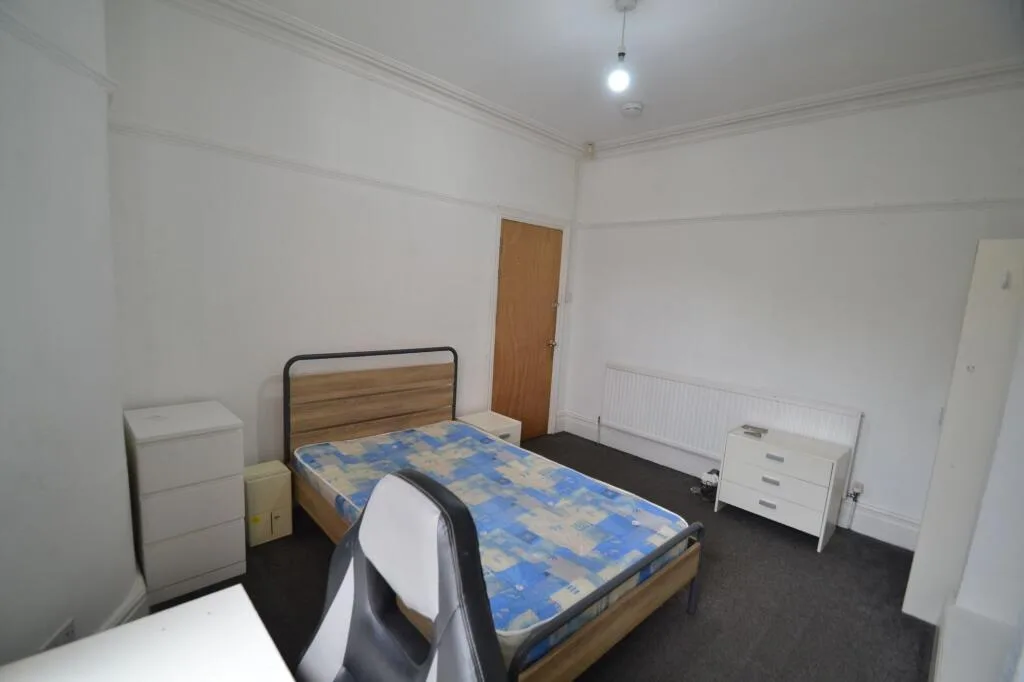 1 bedroom house share for rent