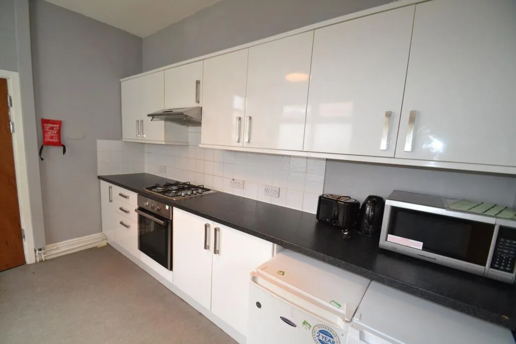 1 bedroom house share for rent