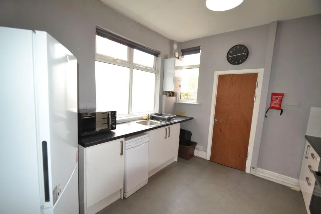 1 bedroom house share for rent