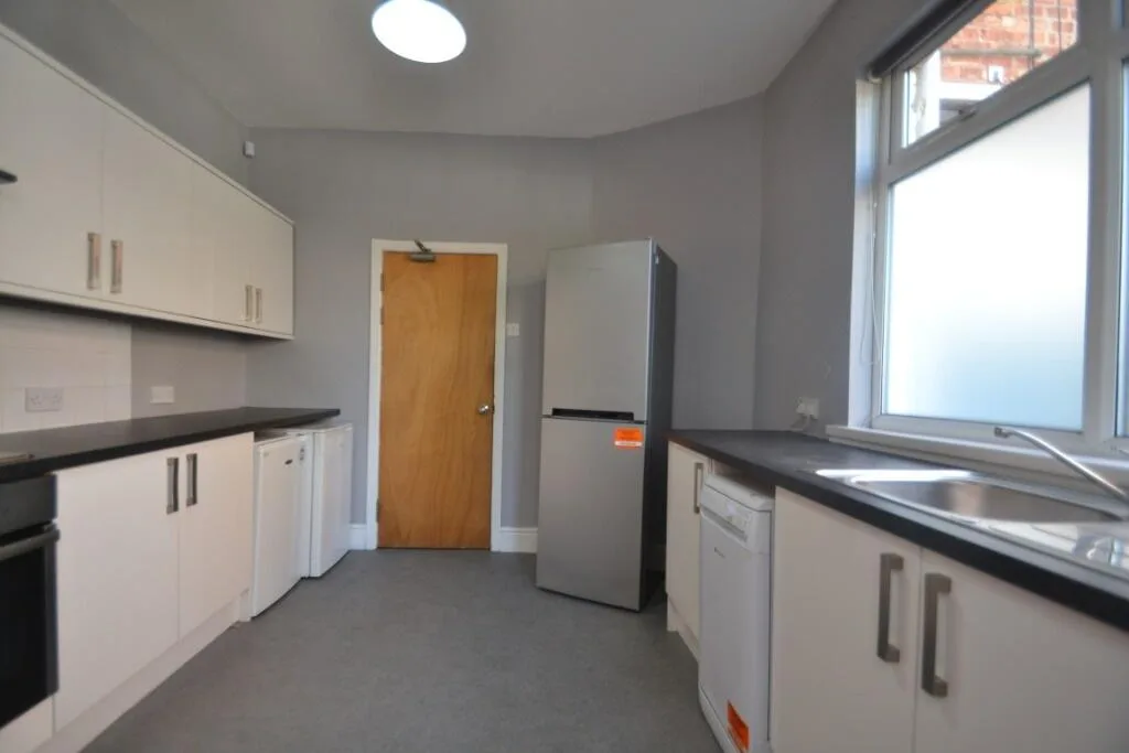 1 bedroom house share for rent