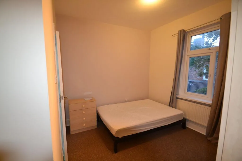 1 bedroom house share for rent