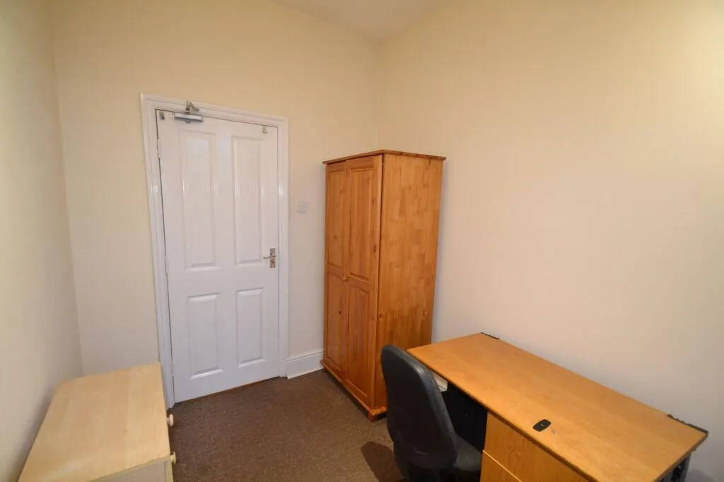 1 bedroom house share for rent