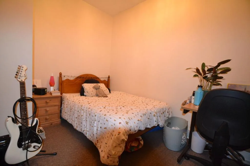 1 bedroom house share for rent