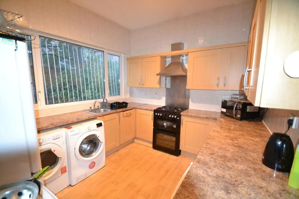 1 bedroom house share for rent