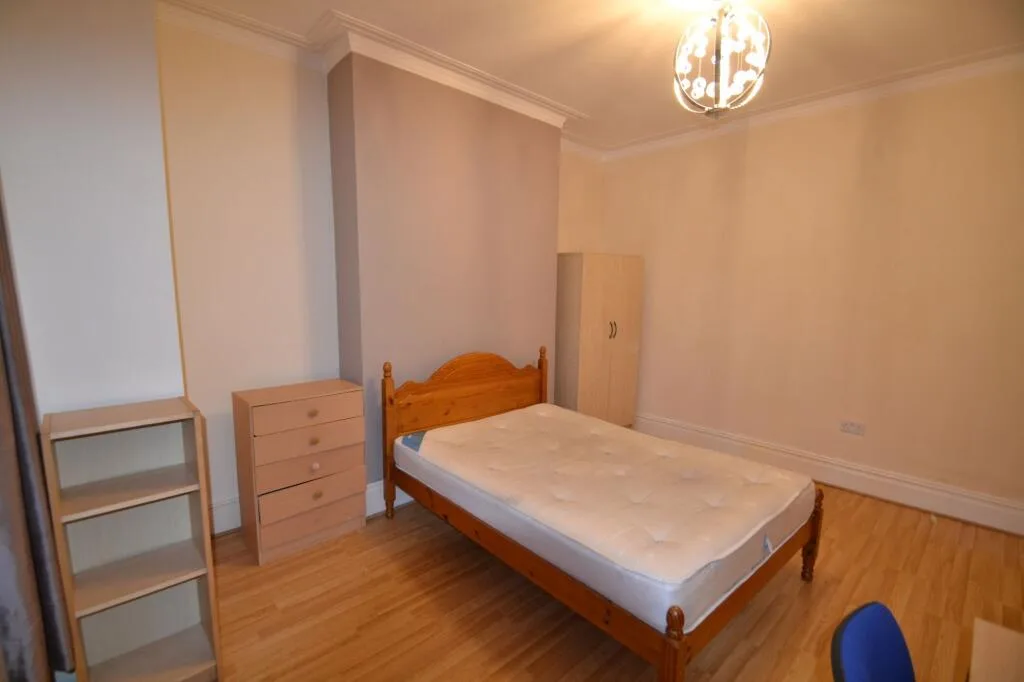 1 bedroom house share for rent