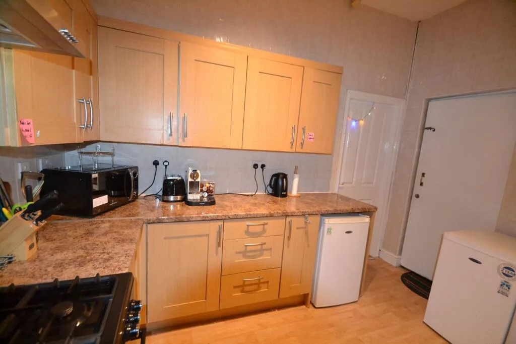 1 bedroom house share for rent