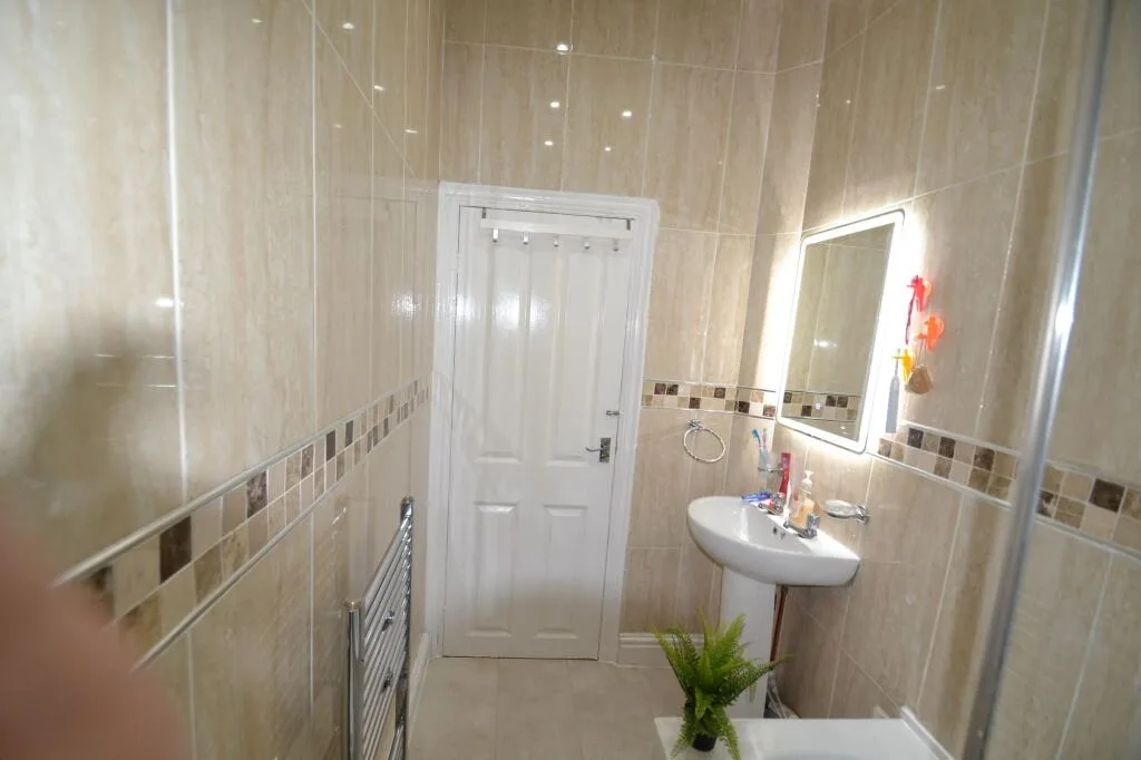 1 bedroom house share for rent