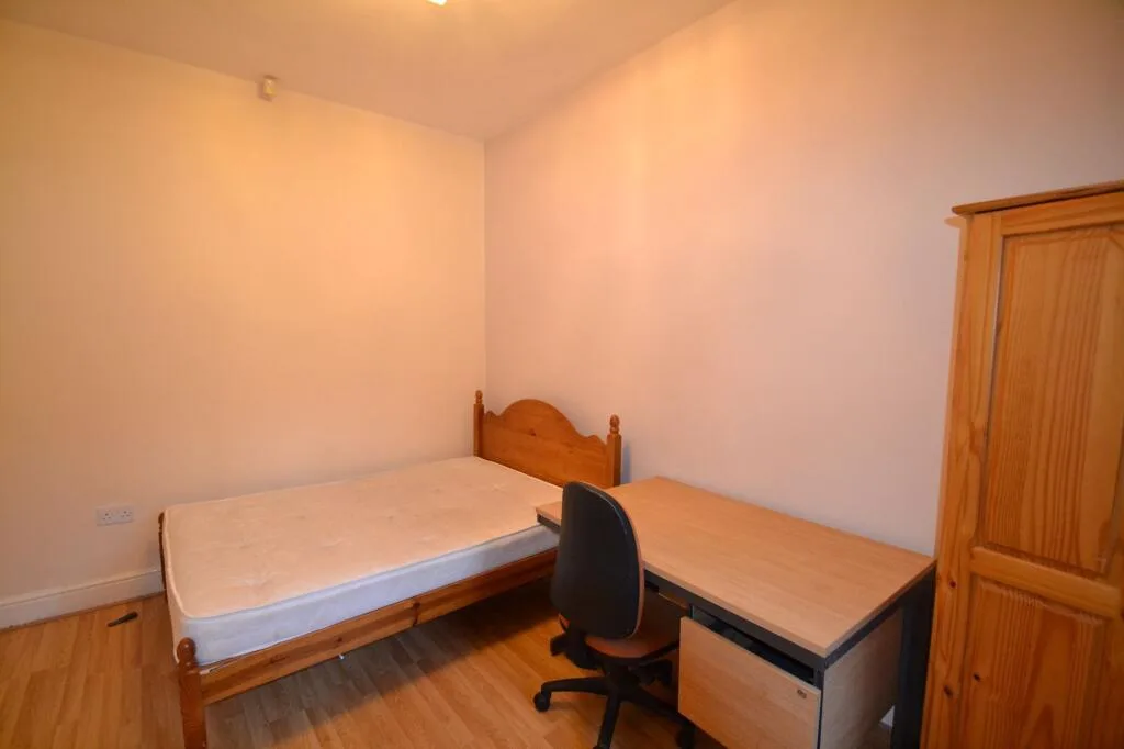 1 bedroom house share for rent