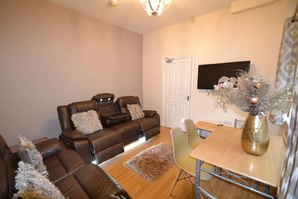 1 bedroom house share for rent