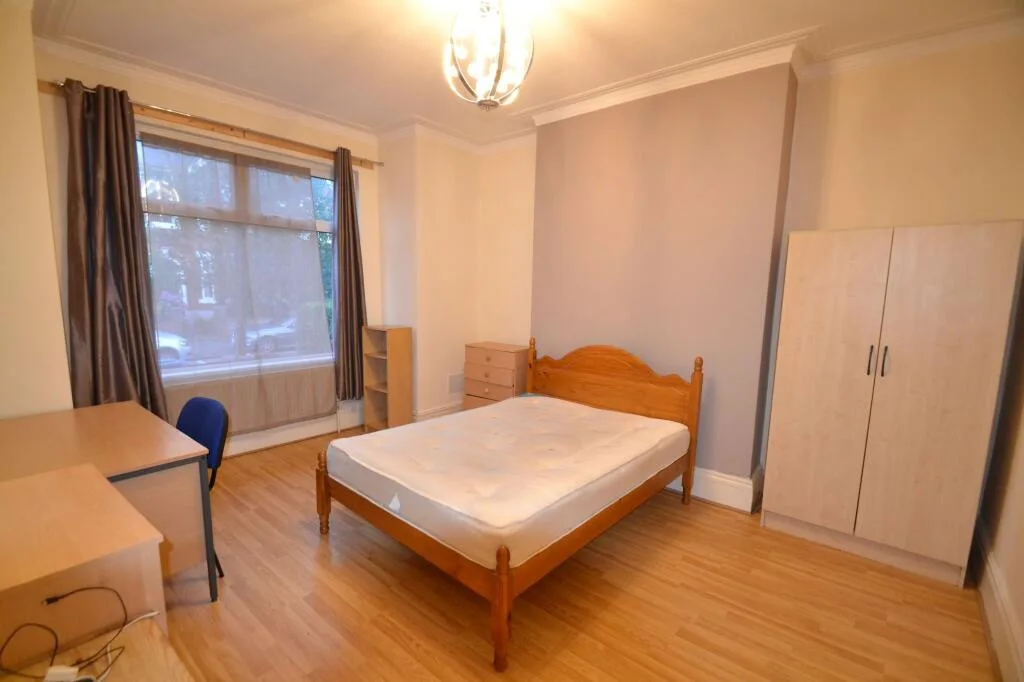 1 bedroom house share for rent