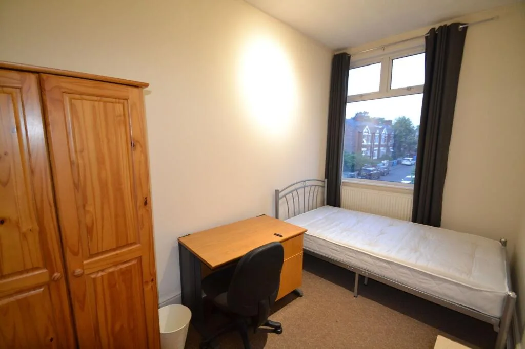 1 bedroom house share for rent