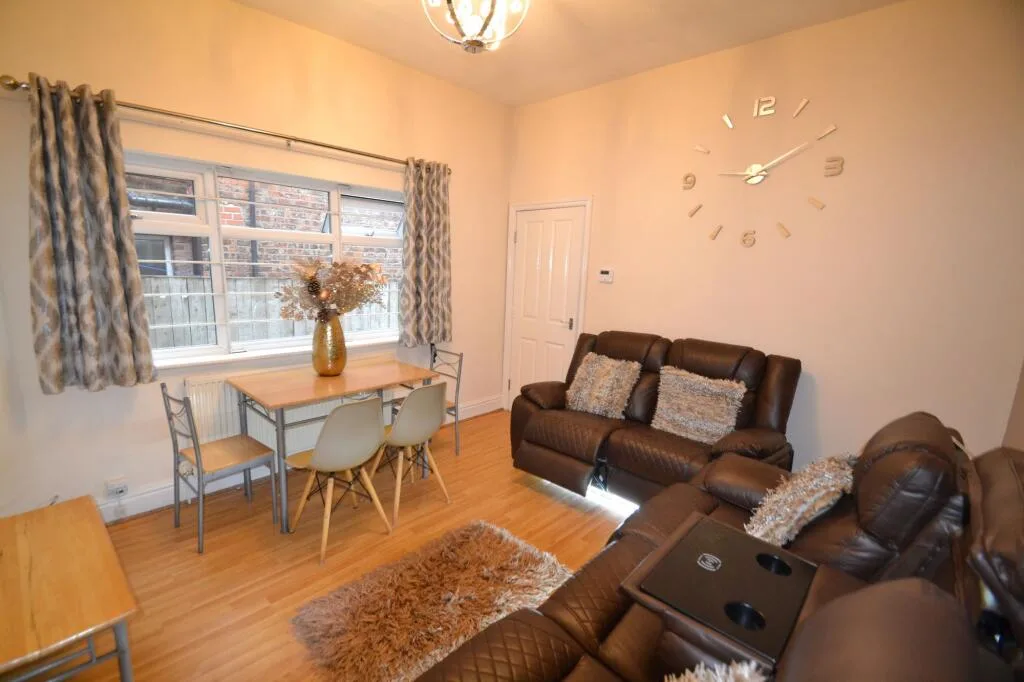1 bedroom house share for rent