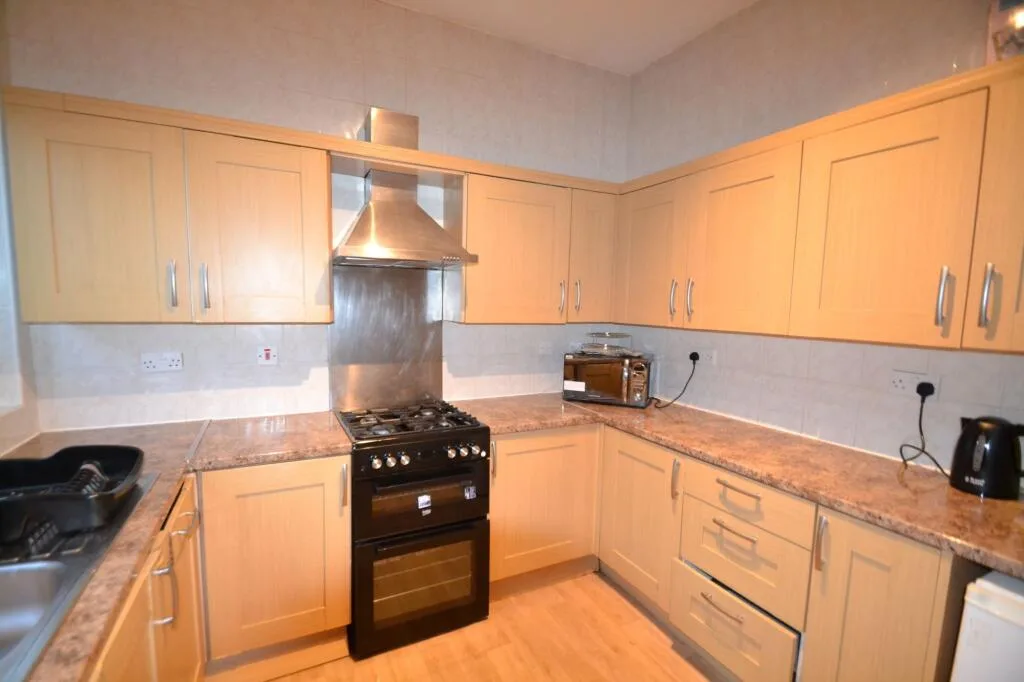 1 bedroom house share for rent