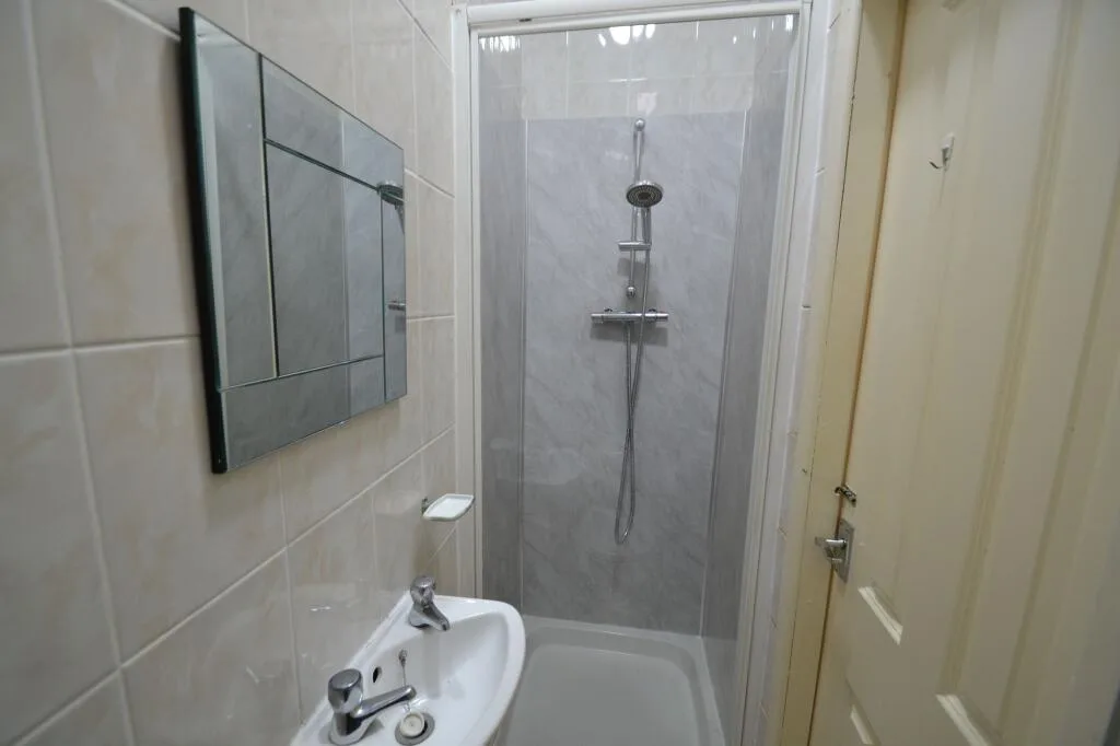 1 bedroom house share for rent