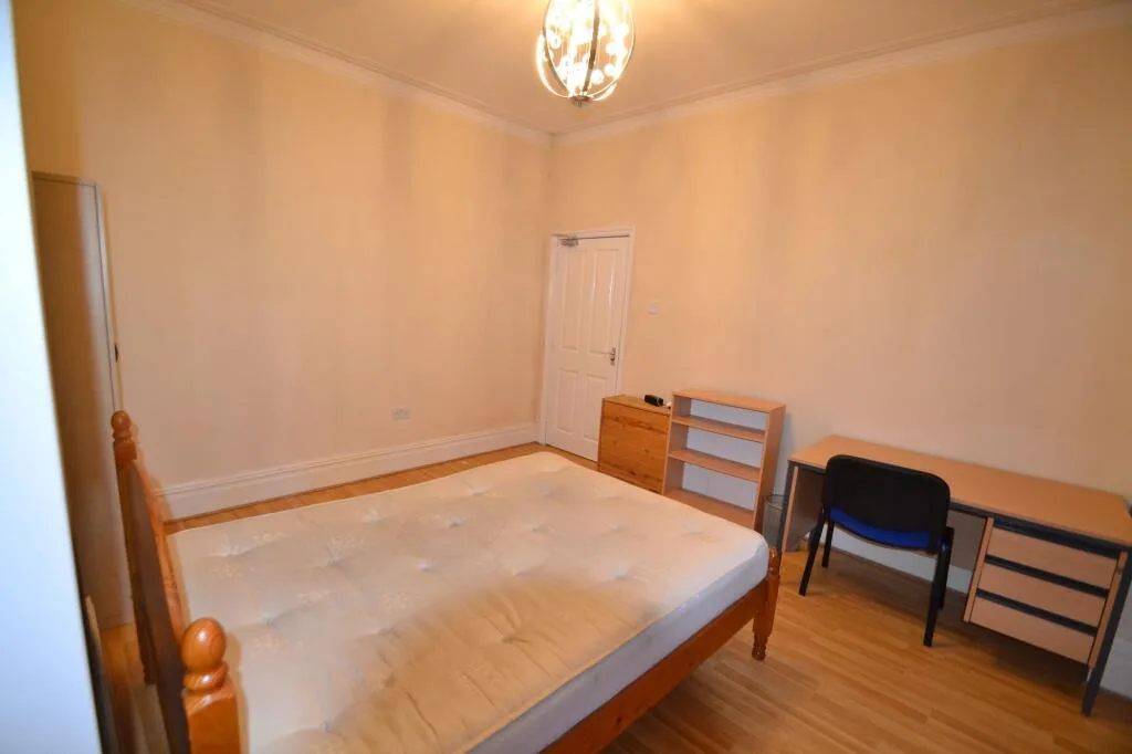 1 bedroom house share for rent