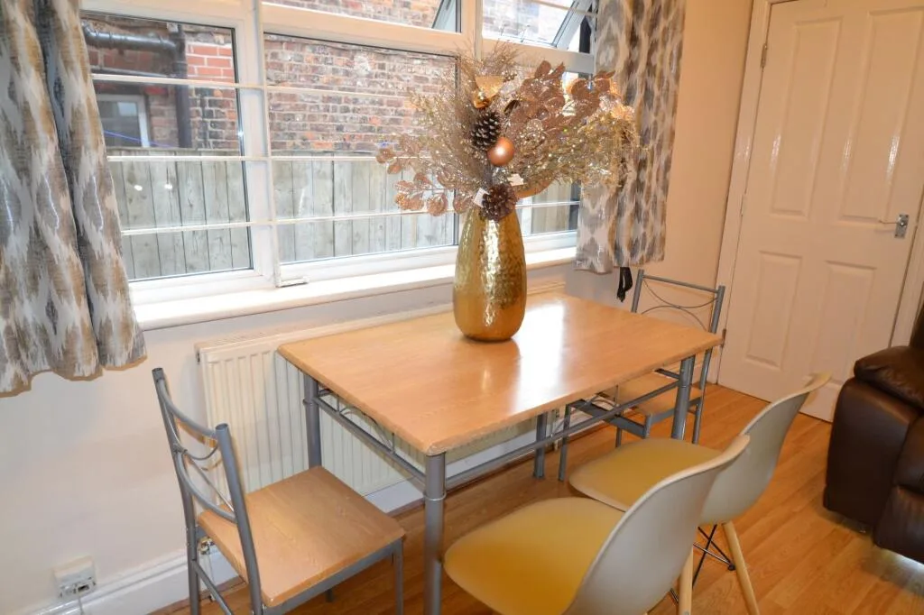 1 bedroom house share for rent