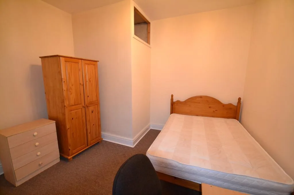 1 bedroom house share for rent