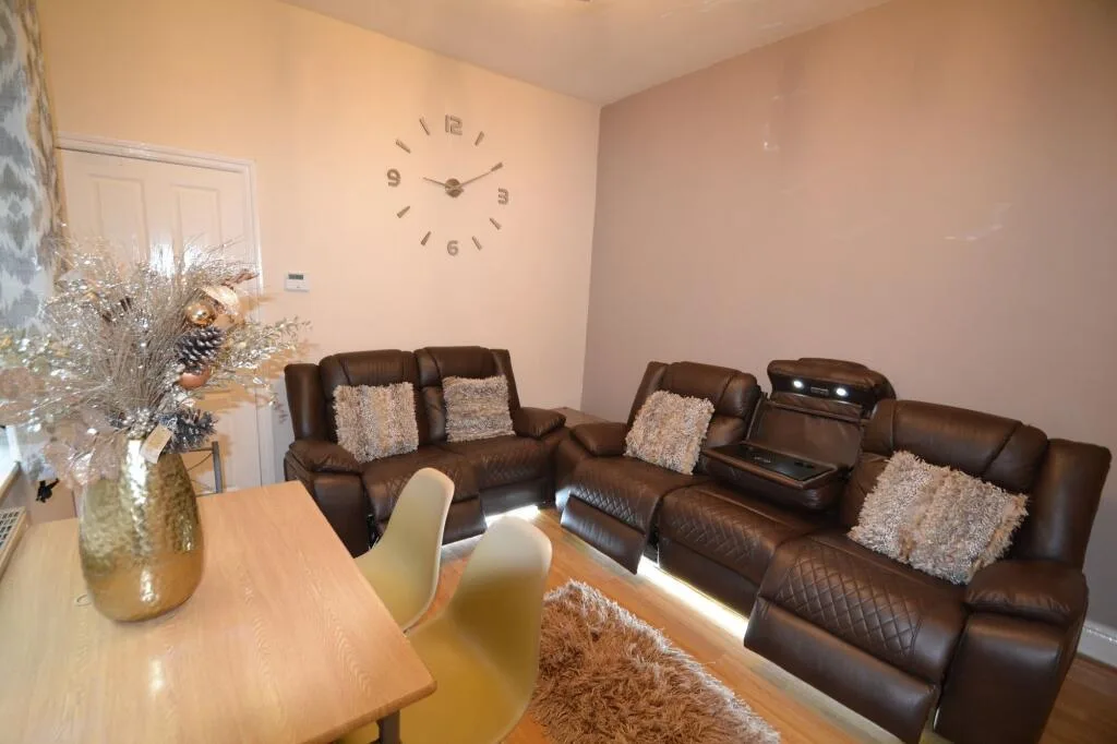 1 bedroom house share for rent