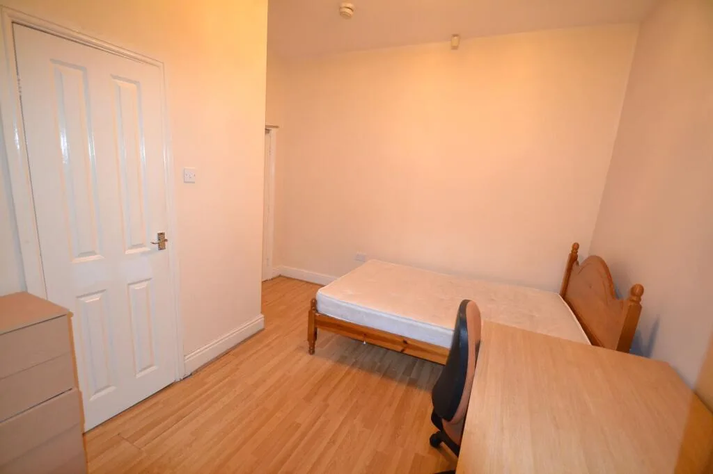 1 bedroom house share for rent