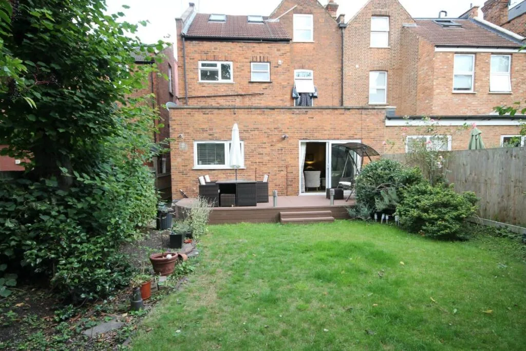 3 bedroom flat for rent