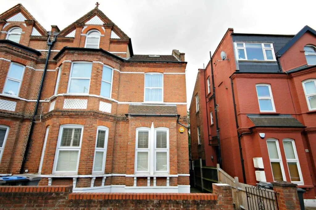 3 bedroom flat for rent
