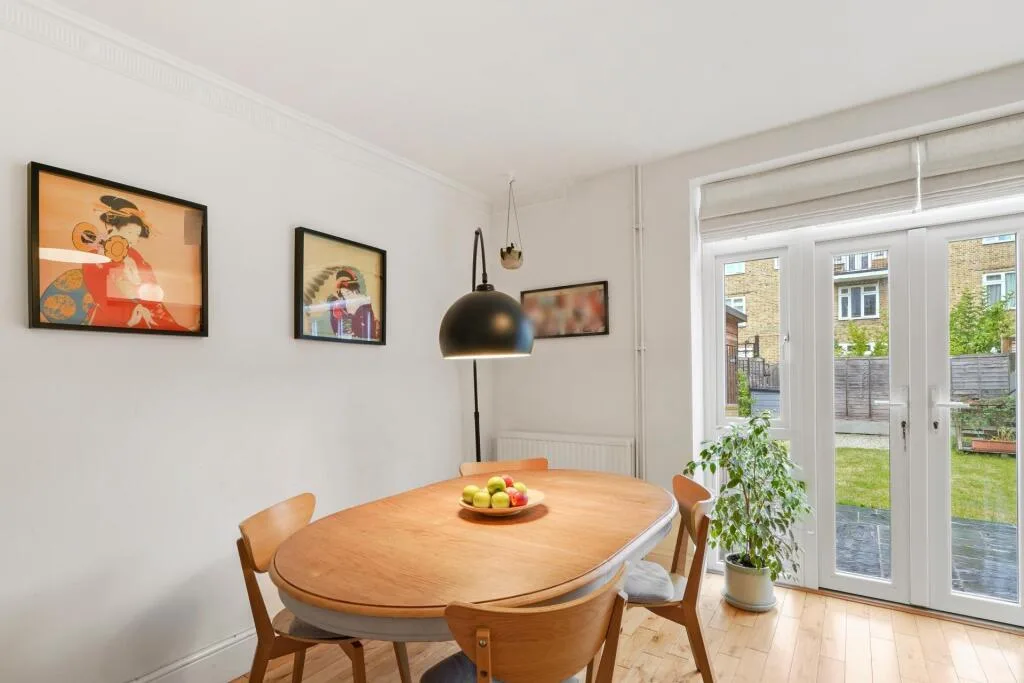 2 bedroom maisonette for rent