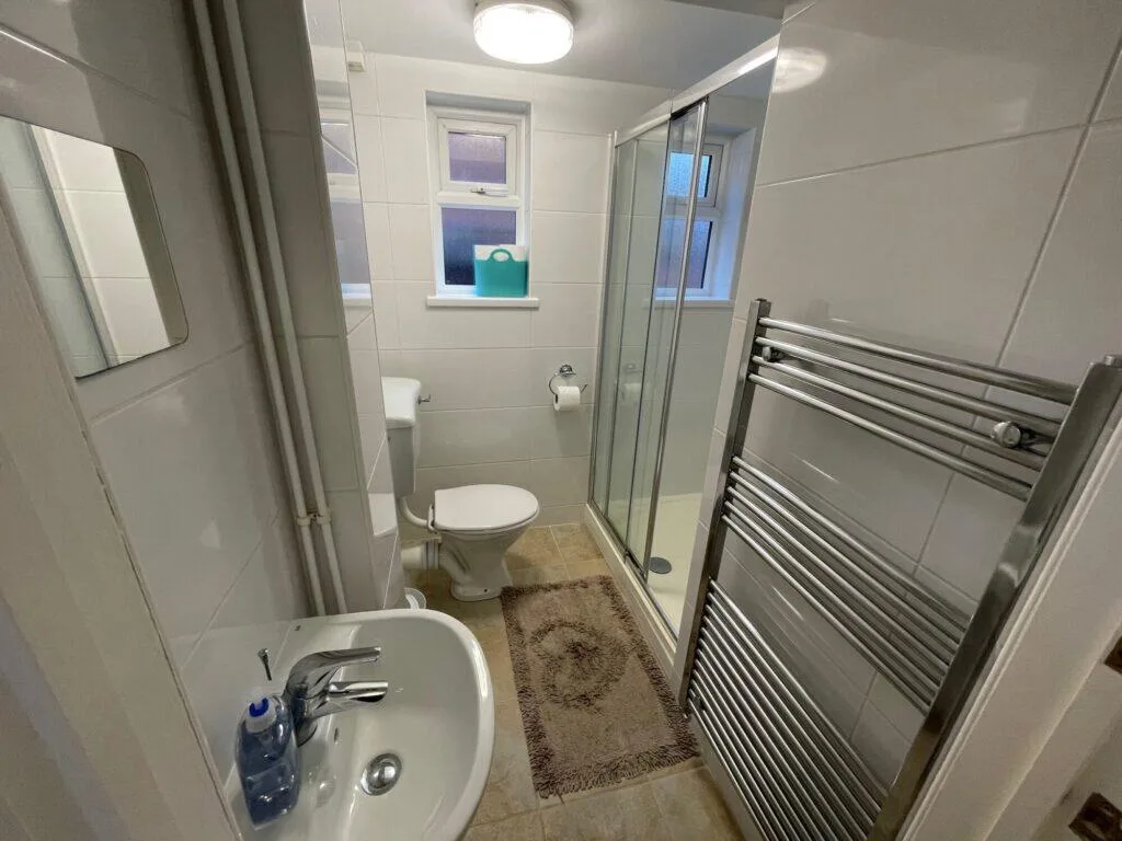 5 bedroom end of terrace house for rent