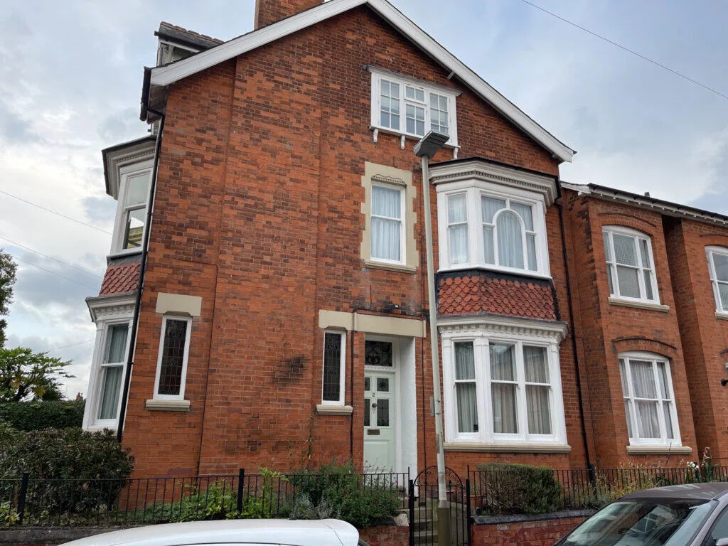 5 bedroom end of terrace house for rent