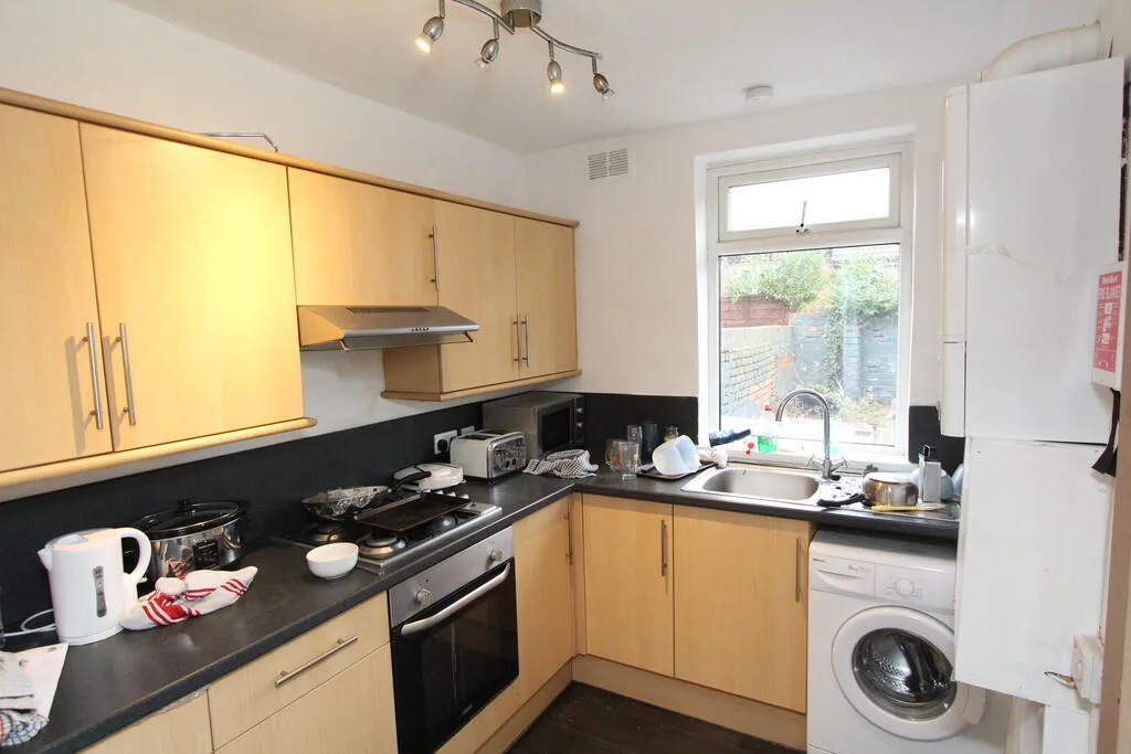 1 bedroom house share for rent