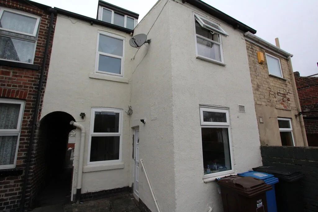 1 bedroom house share for rent