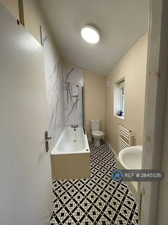 1 bedroom house share for rent
