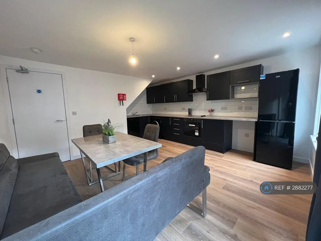 3 bedroom maisonette for rent