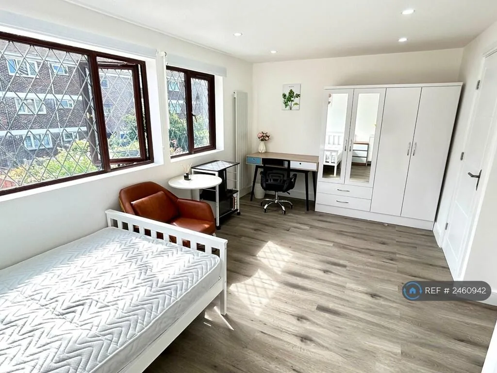 Studio flat for rent