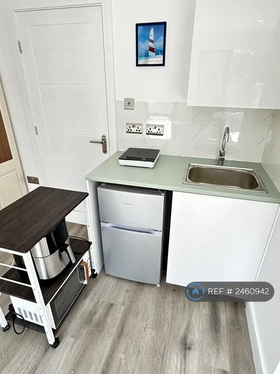 Studio flat for rent