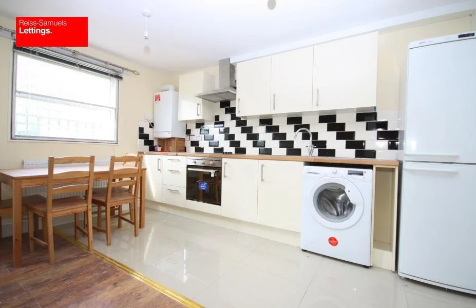 4 bedroom flat for rent